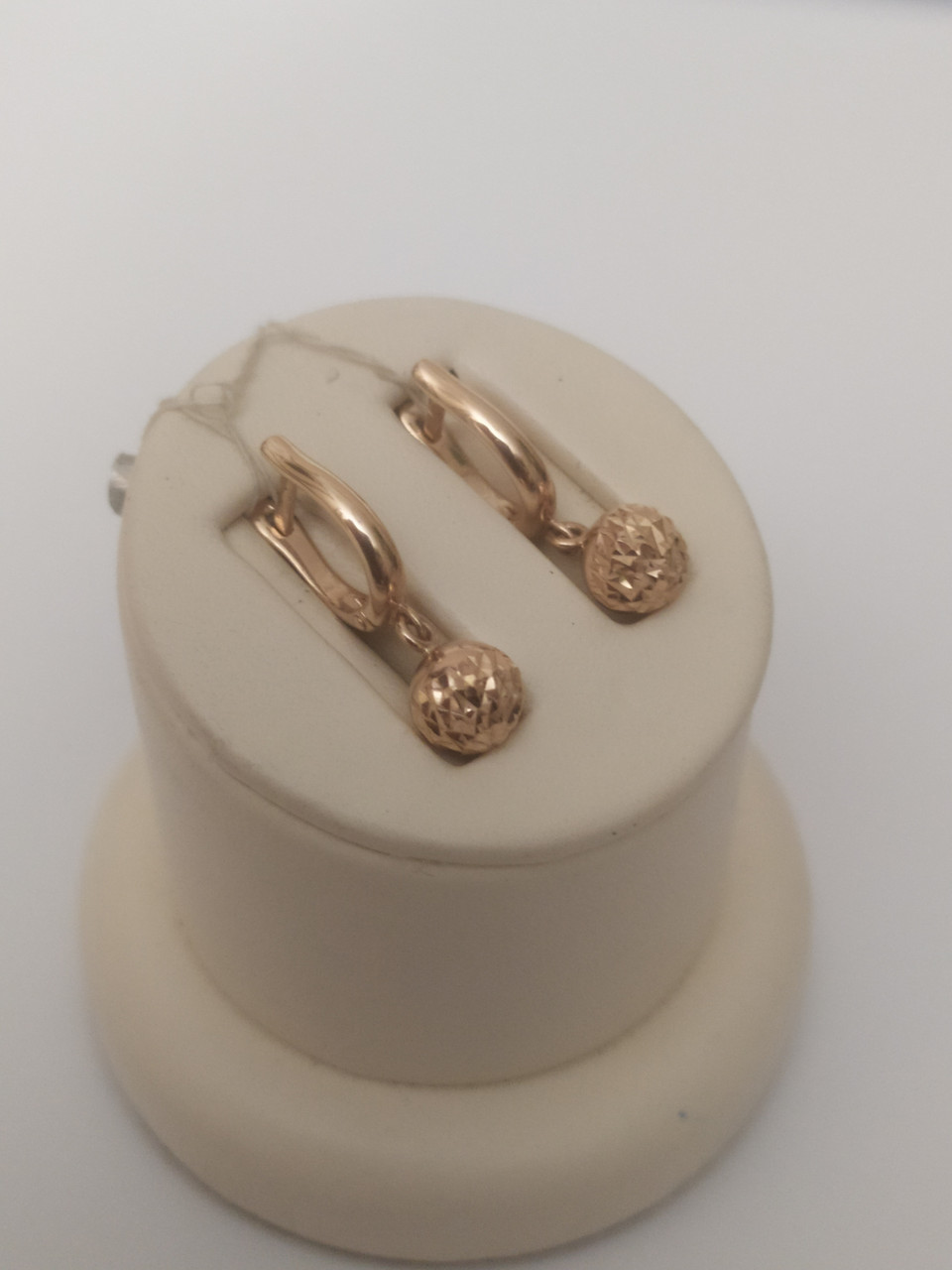 Золоті сережки арт 22101377а.сережки кулі з алмазною гранню.Висячі кульки з алмазкой.