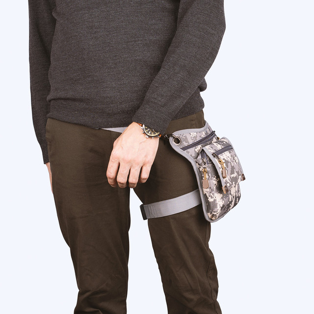 Фото чоловіка з тактичною сумкою на стегні