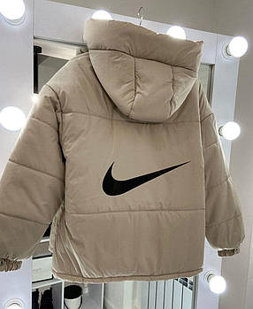 Куртка жіночої Nike