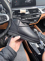 Уги жіночі UGG Ultra Mini Black чорні мінікороткі шкіряні на хутрі стильні