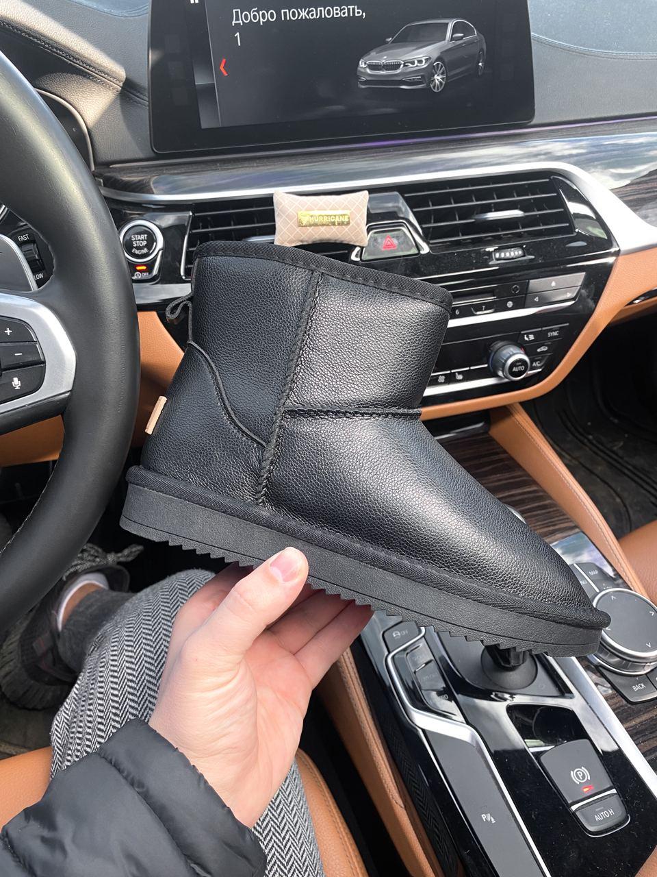 Уги жіночі UGG Mini Black чорні міні короткі шкіряні на хутрі стильні