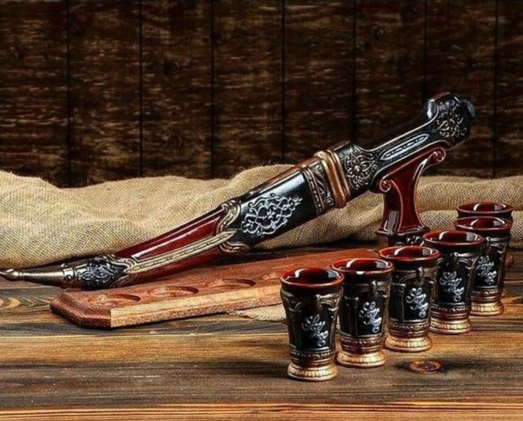 Подарунковий набір для алкоголю Кінжал на дерев'яній підставці - крутий та оригінальний подарунок для чоловіка