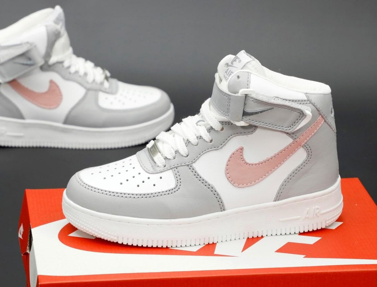 Жіночі зимові кросівки Nike Air Force (сірі з білим і рожевим) високі зручні теплі кеди на хутрі К14021 топ