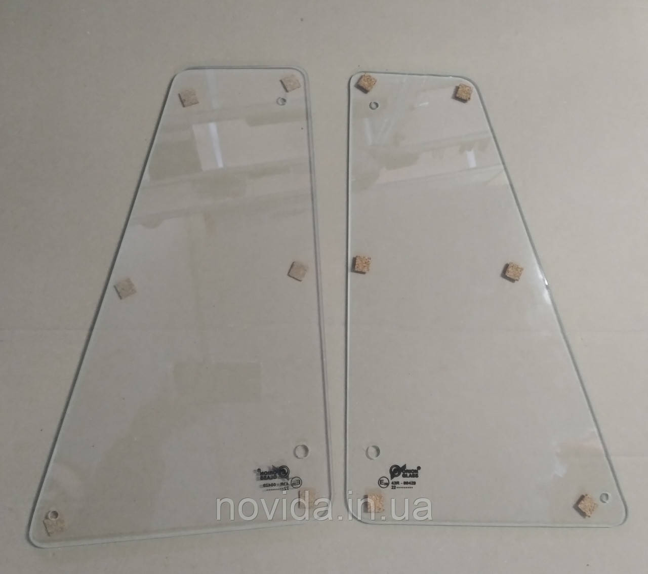 Скло кватирки ліве+правий КамАЗ 5320-6103051/50