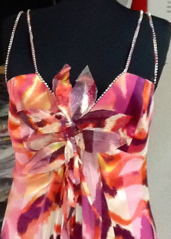 Платье ночнушка женское летнее Balizza шелк цветное нарядное вечернее модное яркое с бретелями в стразах - фото 5 - id-p281795479