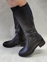 Жіночі зимові чорні шкіряні чоботи на маленькому підборі 37-го розміру