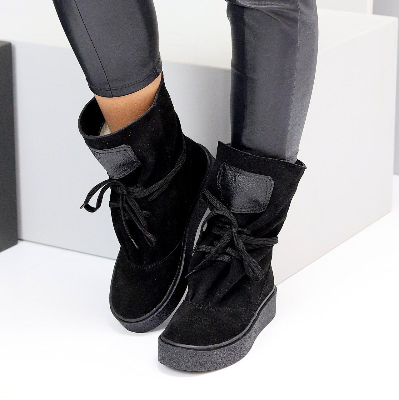 Замшеві жіночі чоботи зимові на шнурівці молодіжні модні чорні натуральна замша