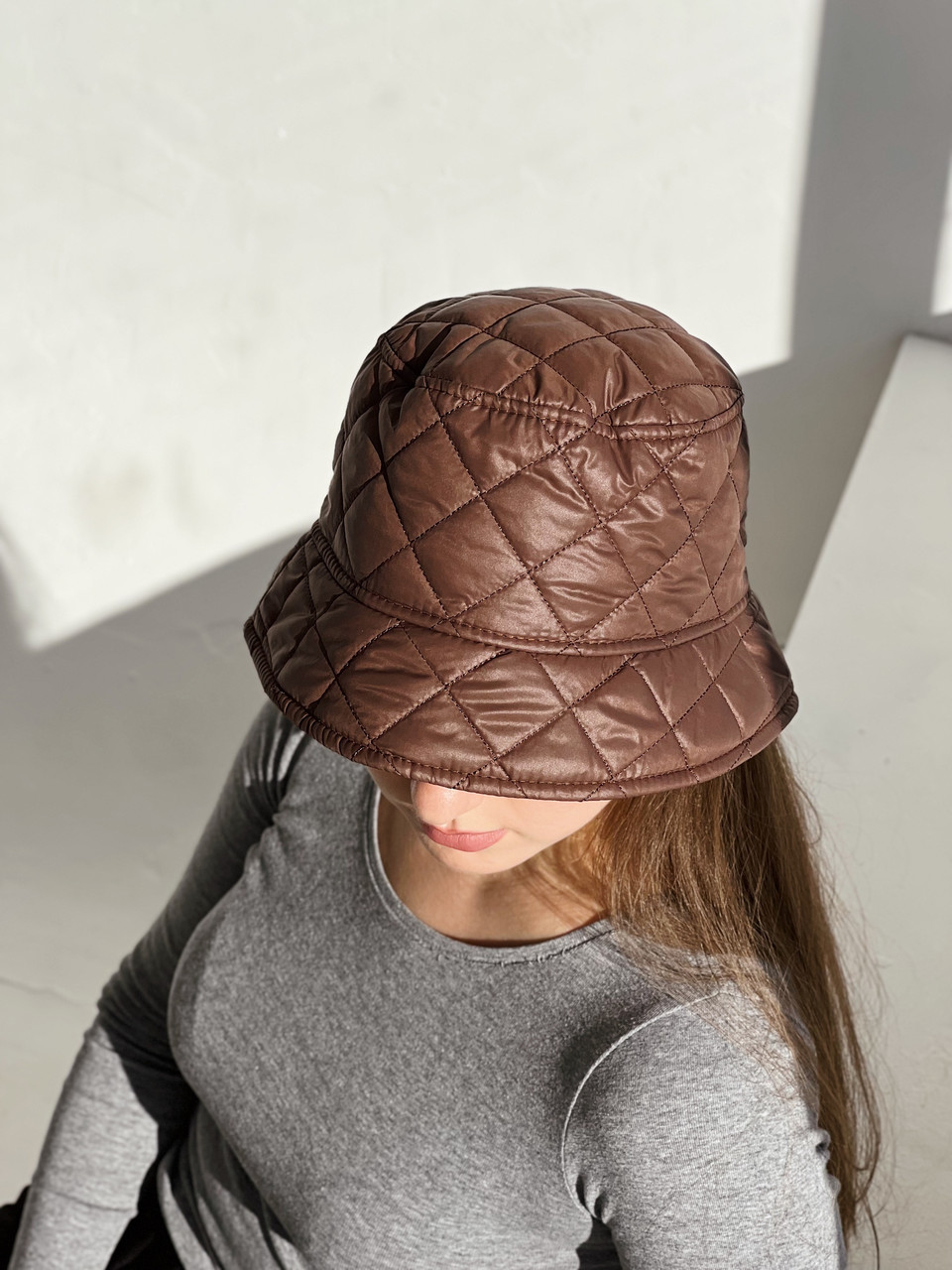 Панама стьобана жіноча з опущеними полями D.Hats коричневого кольору - фото 1 - id-p1499553453