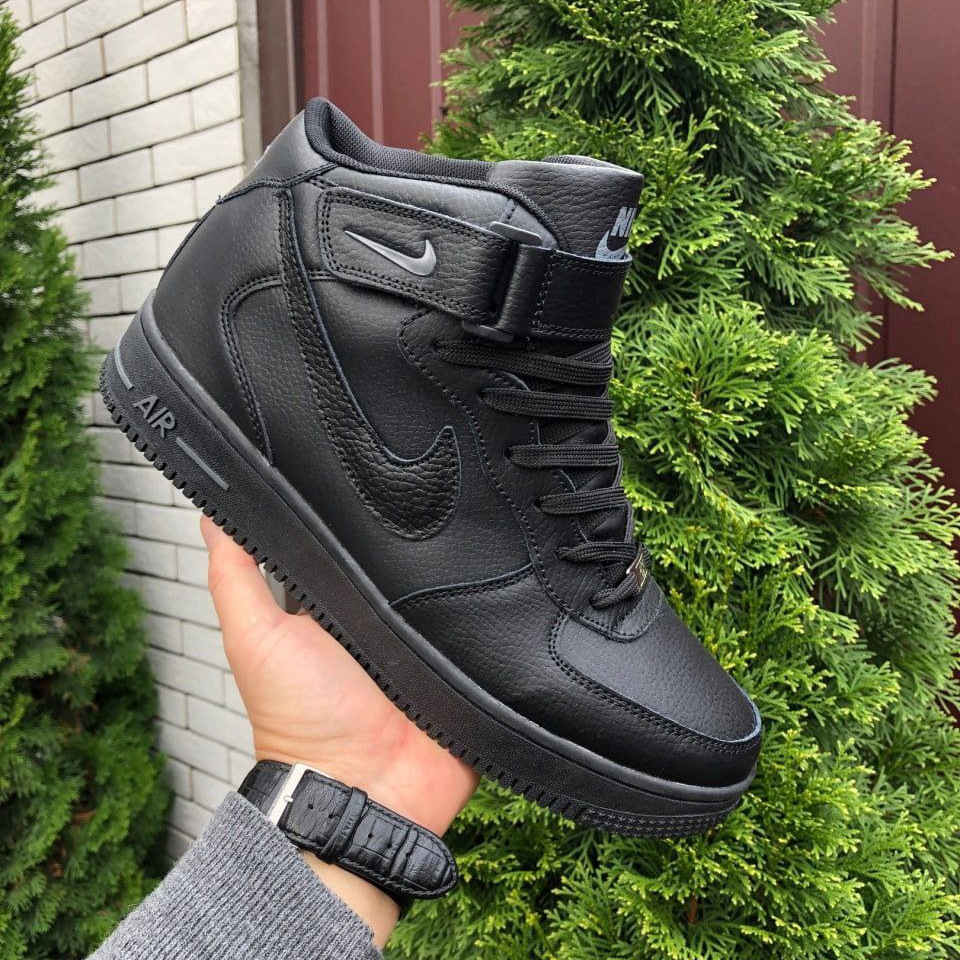 Жіночі зимові кросівки Nike Air Force високі шкіряні молодіжні на хутрі чорні 36 Розмір