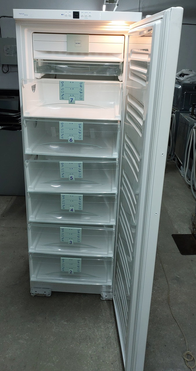 4066032722_w640_h640_406603272