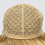 Натуральна перука Debbie HH, коротка стрижка кольору пшеничний блондин із легким меліруванням, фото 6