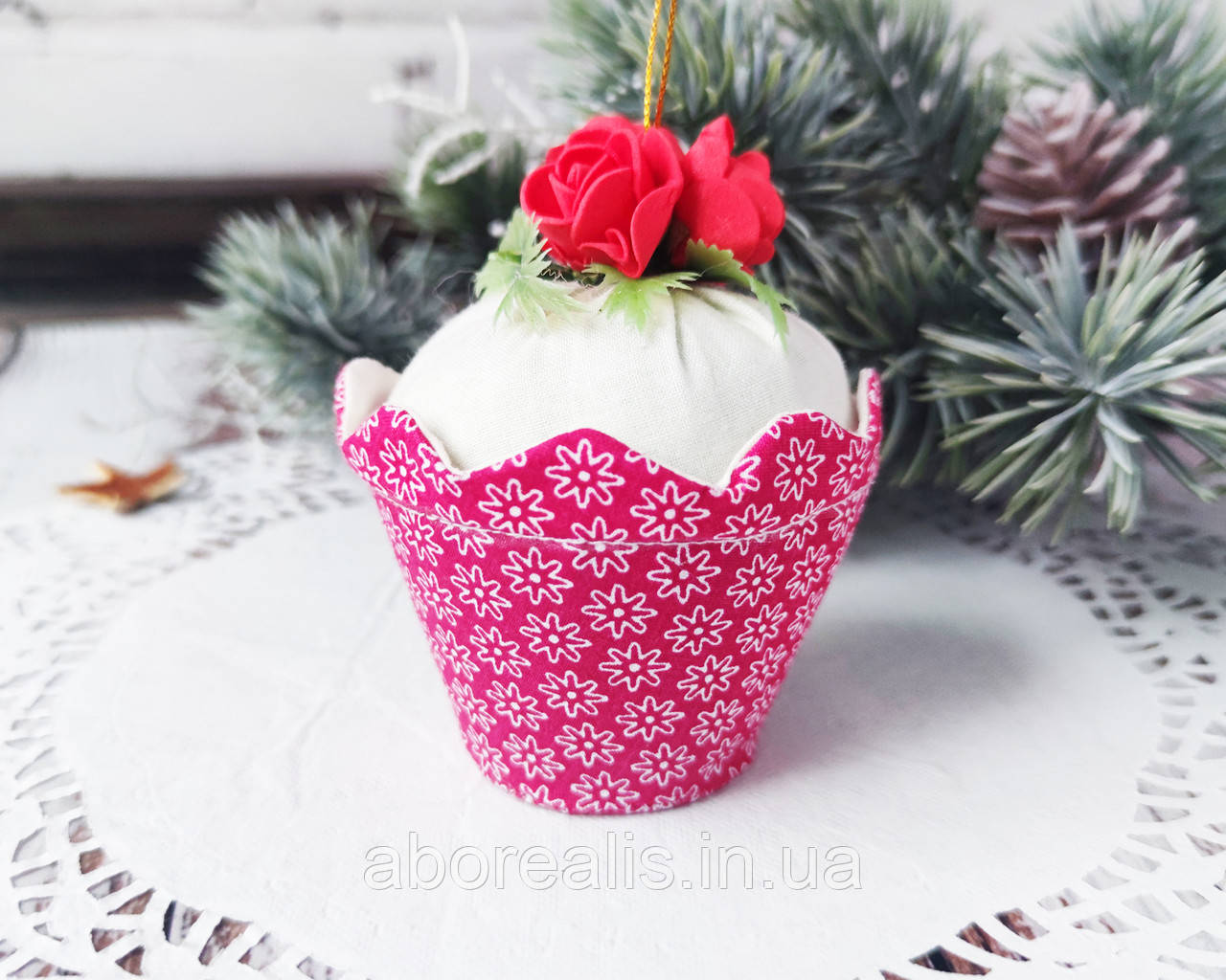 Іграшка на ялинку "Різдвяний кекс" з червоними трояндами, фото 1
