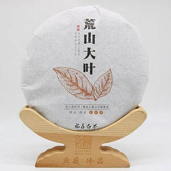 Чай китайський білий видержаний Фудін пресований млинець 300 грамів врожаю 2014 г