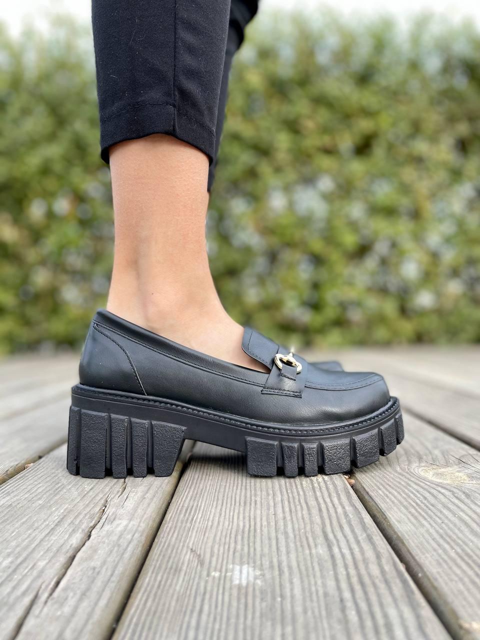 Gucci loafers hotsell women black