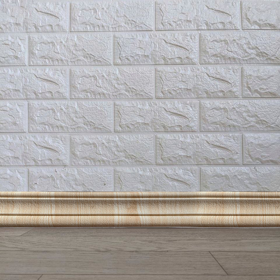 Самоклеючий гнучкий плінтус (багет) карамельне дерево 2400х80мм, фото 1