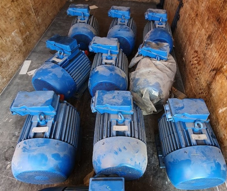 4АМ200М8 (електродвигун 4АМ200М8 18,5 кВт 750 об/хв)