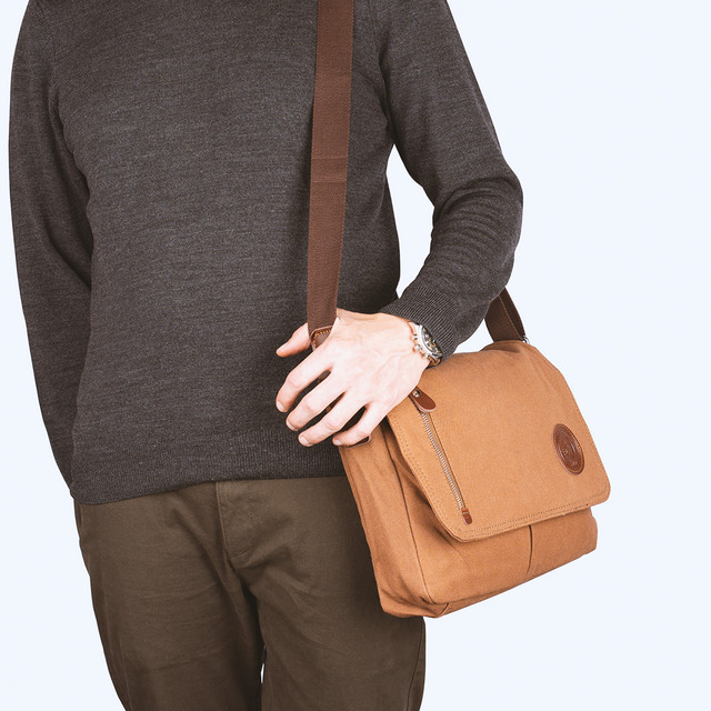 Фото сумка чоловіча Augur горизонтальна через плече коричнева