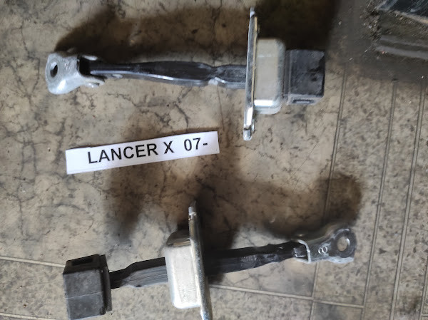 Б/у Обмежувач дверей для Mitsubishi Lancer X 2007-2015