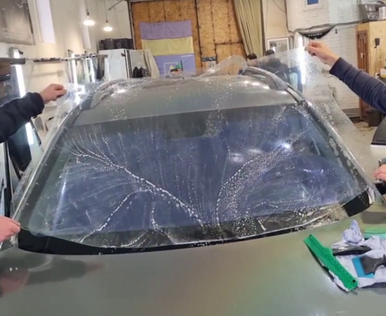 Пленка для защиты лобового стекла WindshieldShield WSS бронепленка на лобовое автомобиля гидрофобная 1.2 м - фото 2 - id-p1207293961