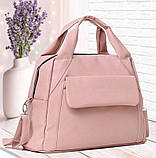 Модна велика жіноча сумка пудра з матової екошкіри через плече, з довгим ремінцем і двома ручками пудрова, фото 10