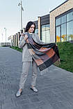 Жіночий палантин кашеміровий на плечі шаль стильний красивий теплий в клітку в сірих відтінках, фото 3
