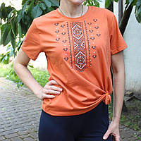 Женская вышитая футболка с вышивкой оранжевая.