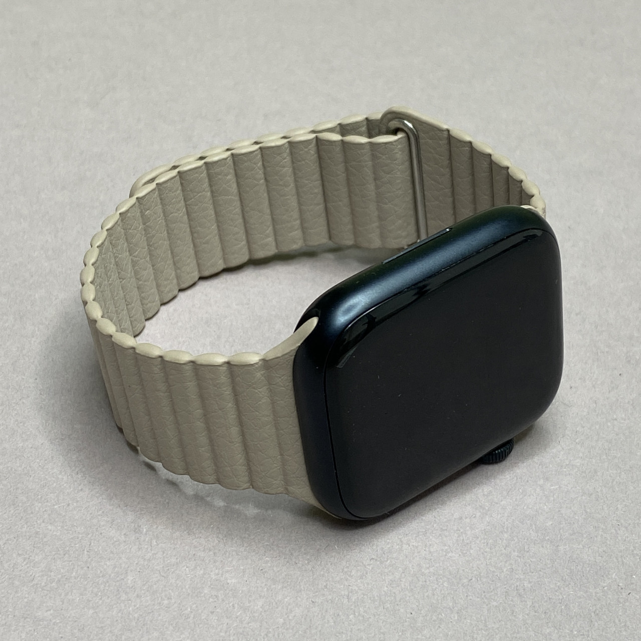 Ремінець магнітний для Apple Watch 42 ремінець з венеціанської шкіри для годинника епл вотч 42 бежевий R9F