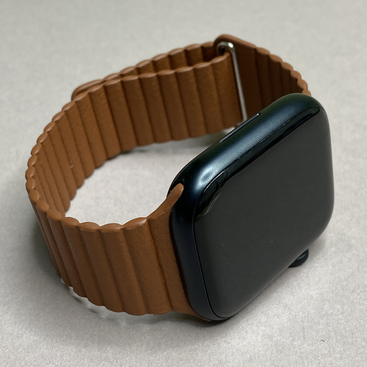 Ремінець магнітний для Apple Watch 42 ремінець з венеціанської шкіри для годинника епл вотч 42 коричневий R9F