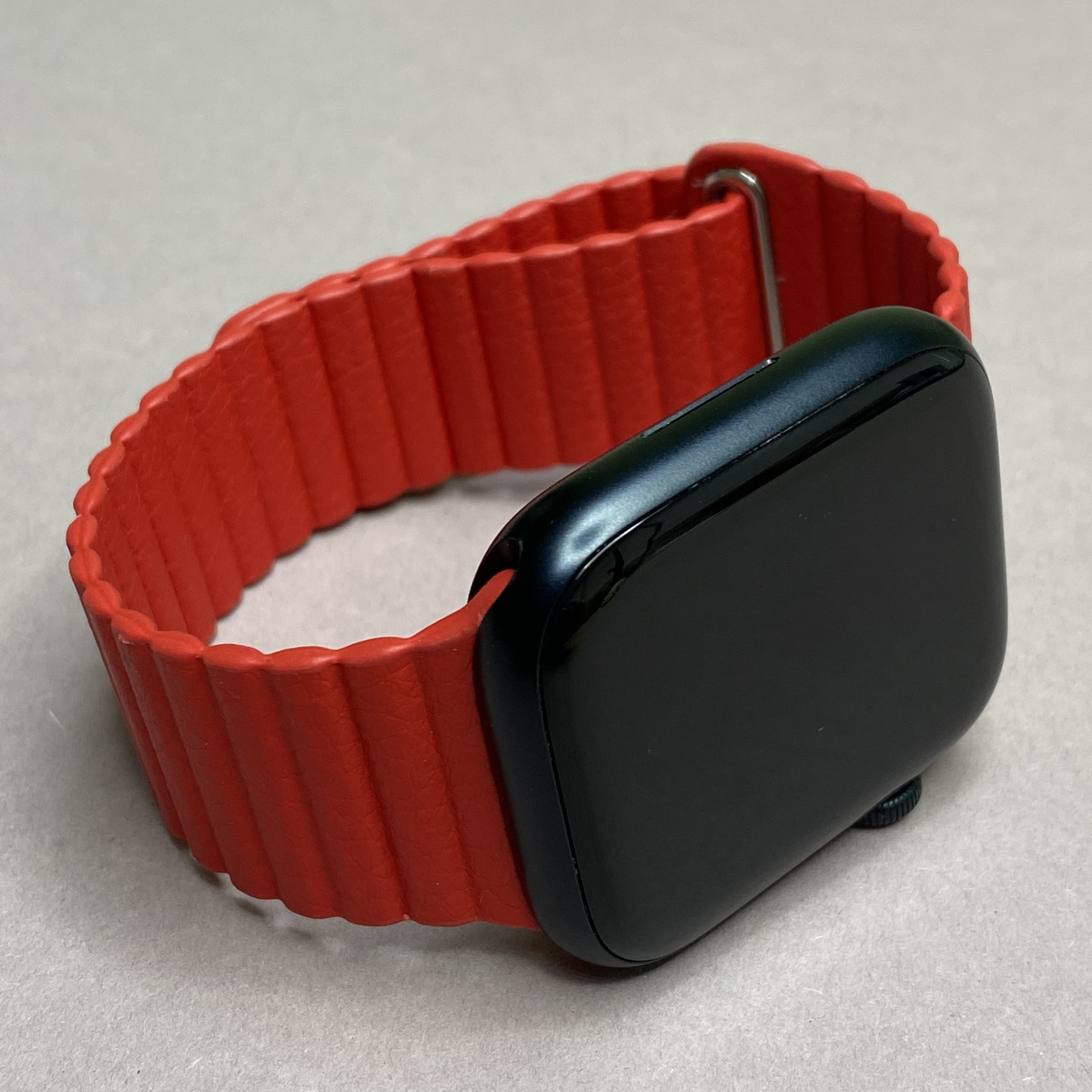 Ремінець магнітний для Apple Watch 42 ремінець з венеціанської шкіри для годинника епл вотч 42 червоний R9F