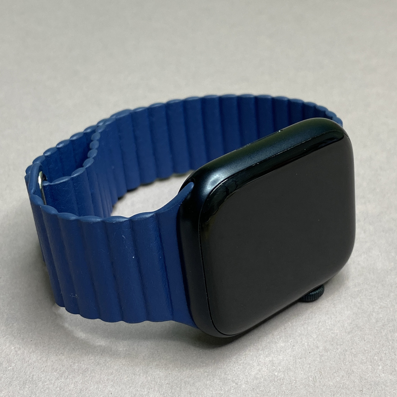 Ремінець магнітний для Apple Watch 45 ремінець з венеціанської шкіри для годинника епл вотч 45 темно-синій R9F