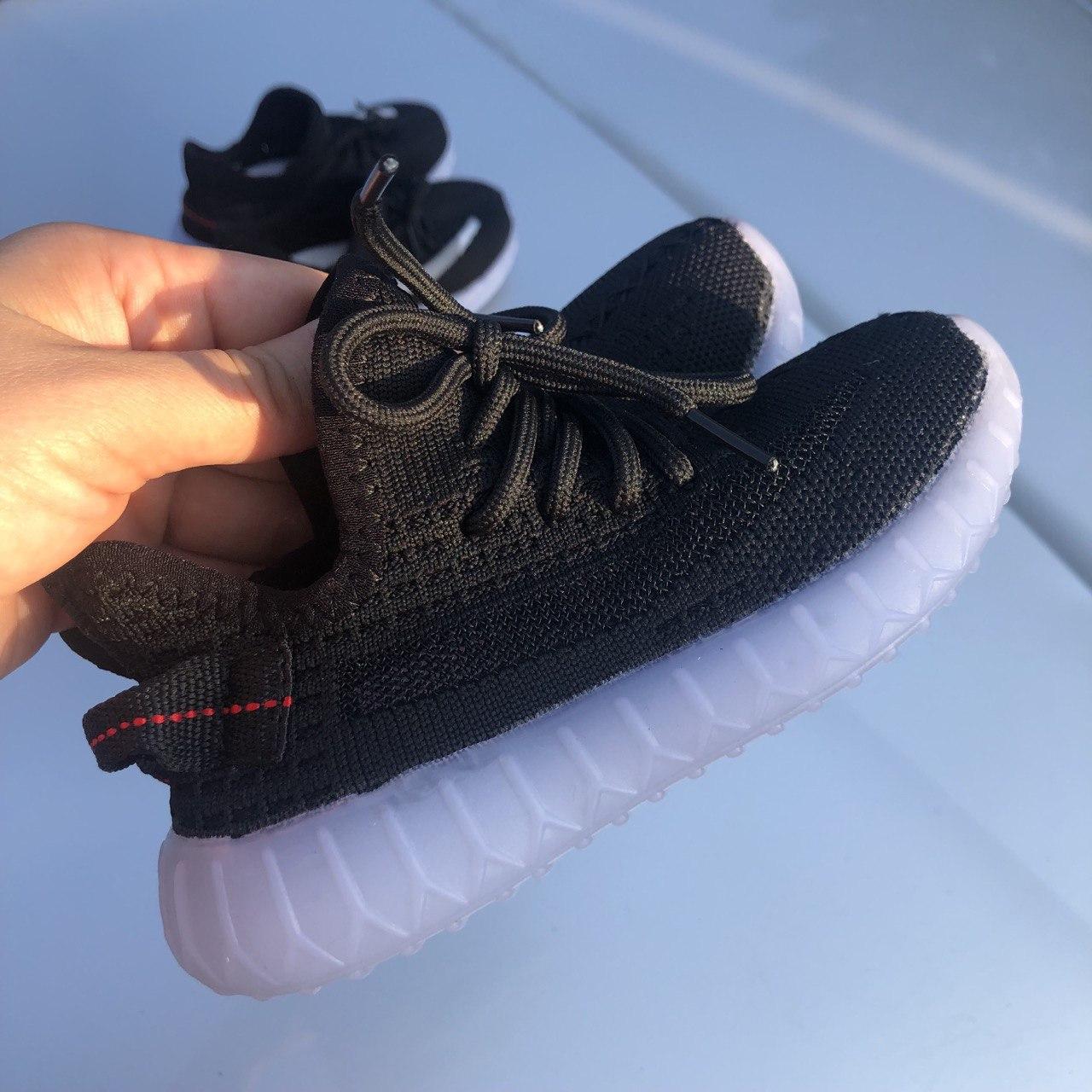 Кроссовки детские Adidas Yeezy Boost 350 v2 Black, размер 31-33 - фото 1 - id-p1365111045