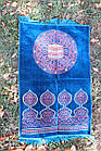 Молитовний килимок (намазлик), бірюзового кольору з малювання кавово-золотого відтінку.