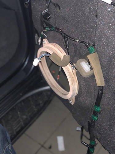 Акустические подиумы, проставки под динамики на Toyota Land Cruiser ...