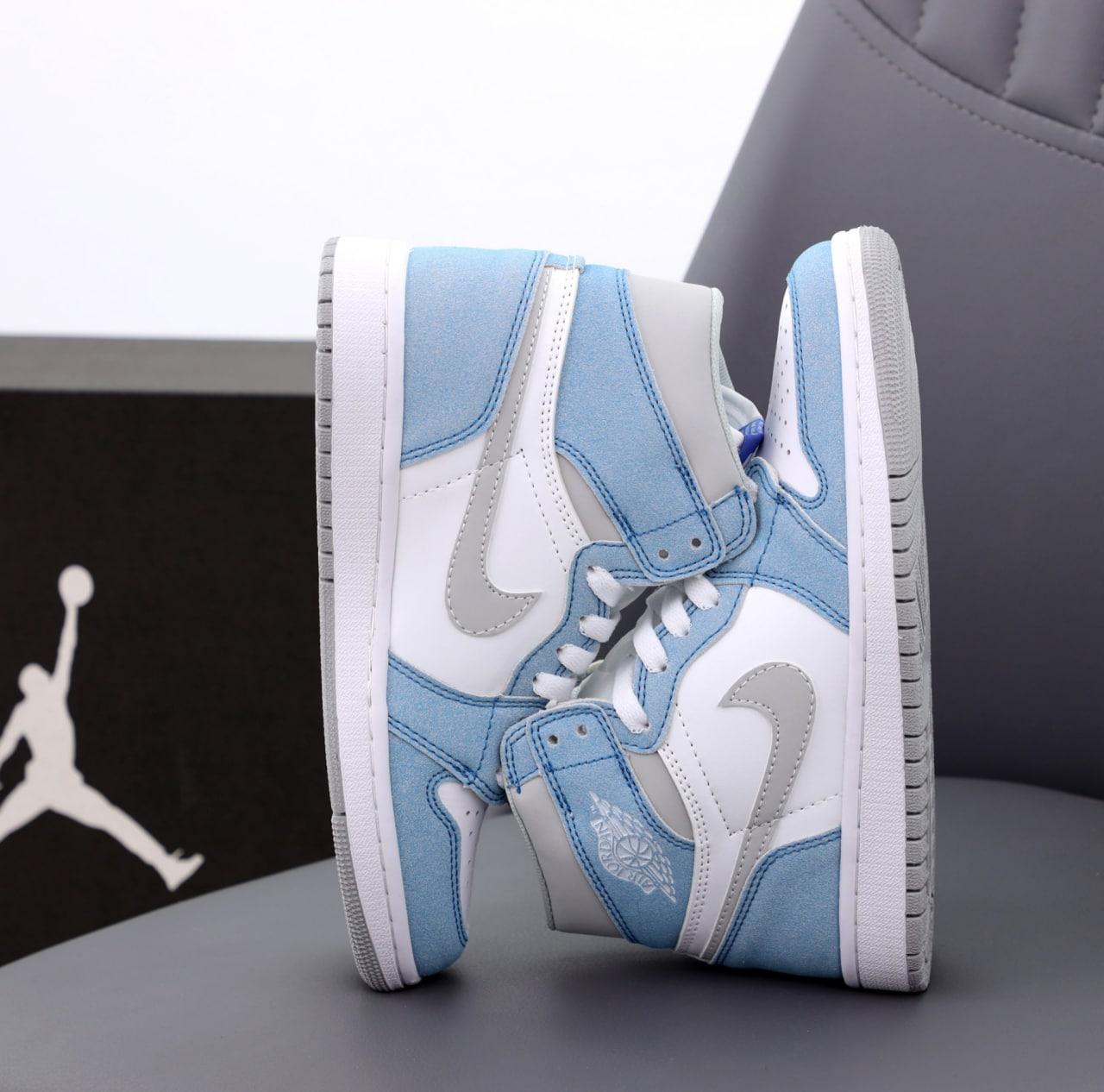 Jordan one baby best sale blue