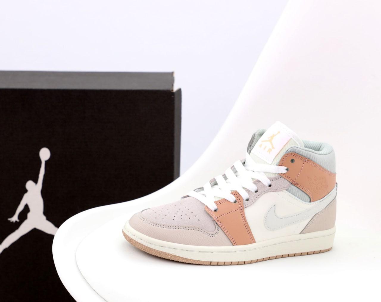 Jordan retro hotsell 1 beige