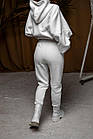 Жіночі зимові спортивні штани оверсайз білі ⁇ Штани Джогери утеплені з начосом, фото 4