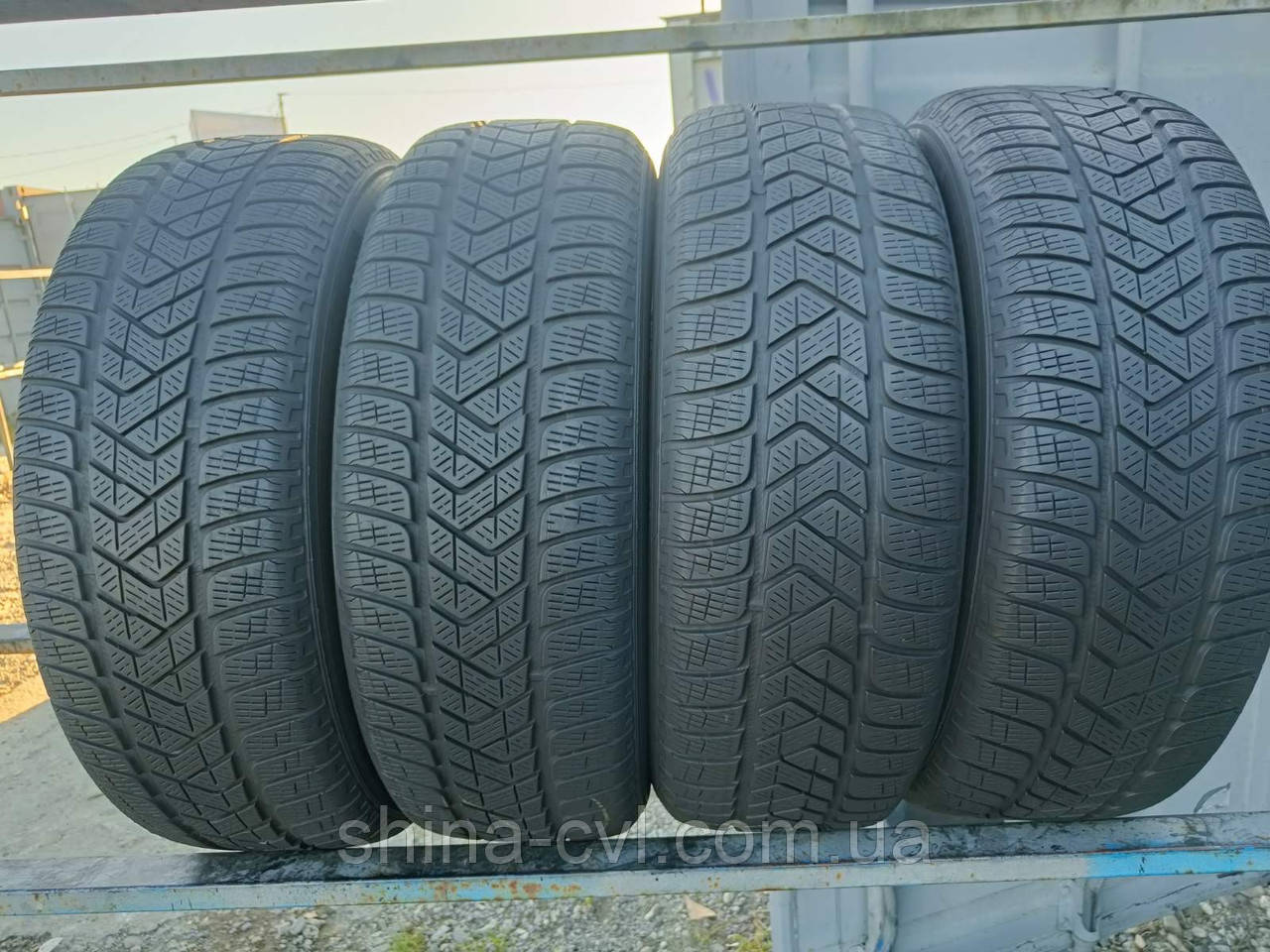 Зимові шини 215 65 r17 99H Pirelli Scorpion Winter