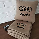Подушка та плед в машину з вишитим логотипом  Audi, фото 3