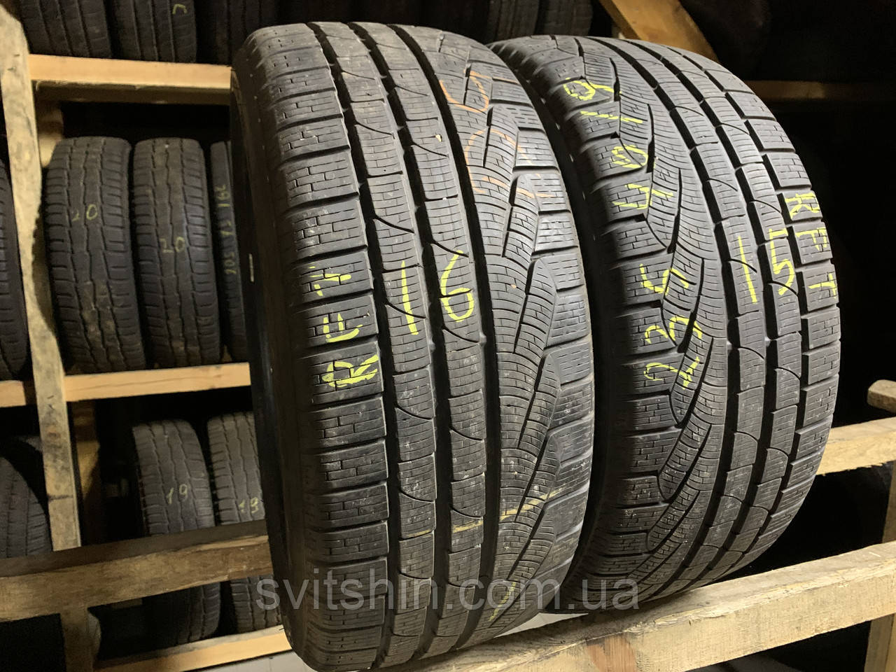 Зимова пара 235/40R19 Pirelli Sottozero RFT (15-16рік)