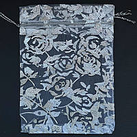 Мішечок подарунковий білий органза трояндочки сріблястий візерунок розмір 9/12 см із затяжками в пакованні 100 штук