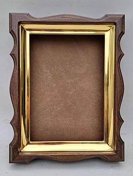 Кіот із золотистою рамою