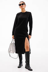 Жіноча тепла чорна сукня міді з високим розрізом на нозі