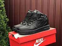 Зимові високі жіночі шкіряні чорні кросівки з хутром Nike Air Force. Зимові найки