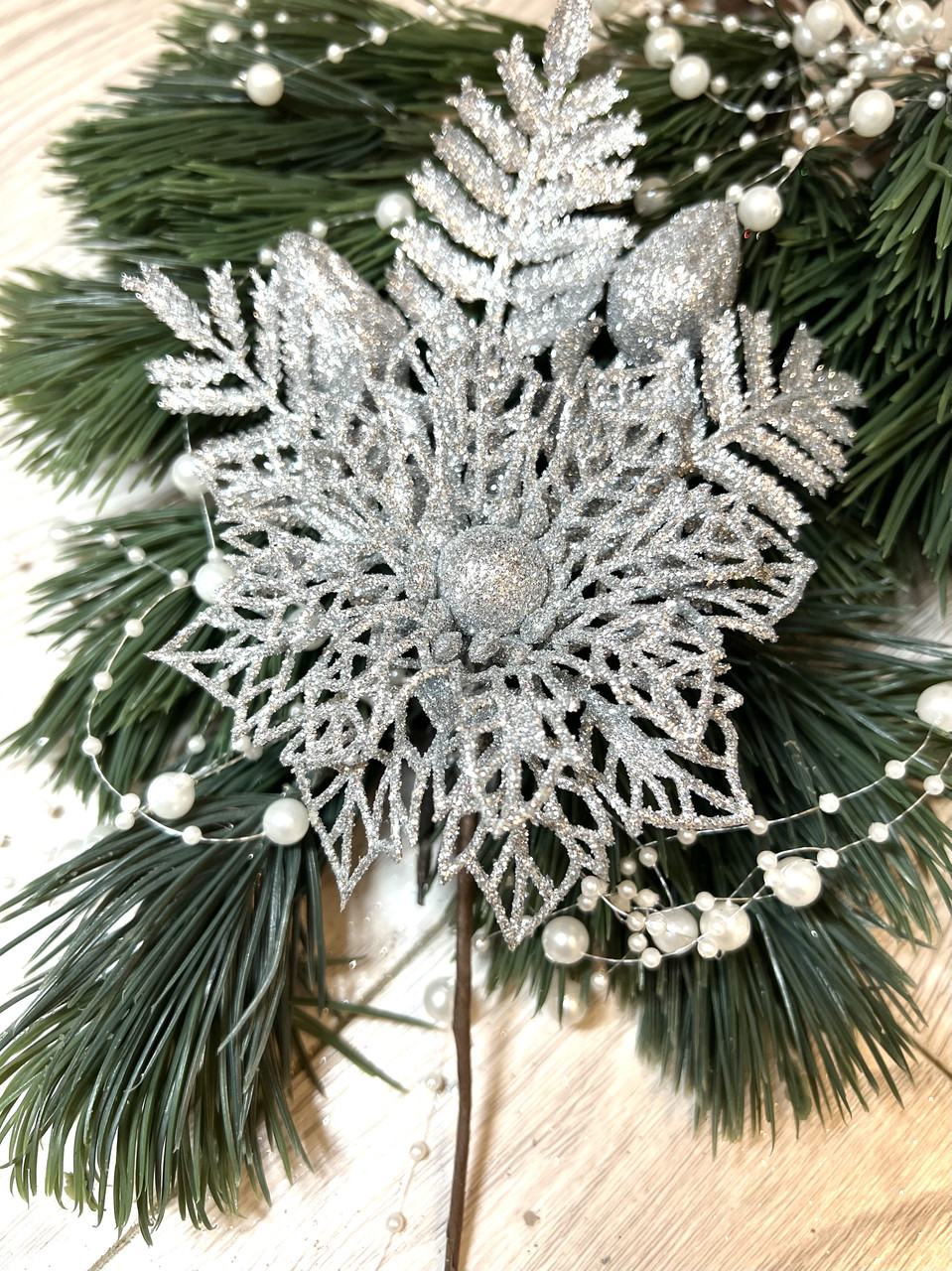 Бутоньєрка новорічна . Срібна гілочка для новорічного декору . ( 22 см )
