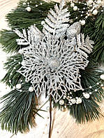 Бутоньерка новогодняя . Веточка серебряная для новогоднего декора ( 22 см )