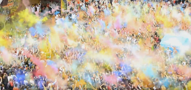 Фестиваль Фарб в парку Горького, місто Харків Фестиваль Фарб в парку Горького, місто Харків