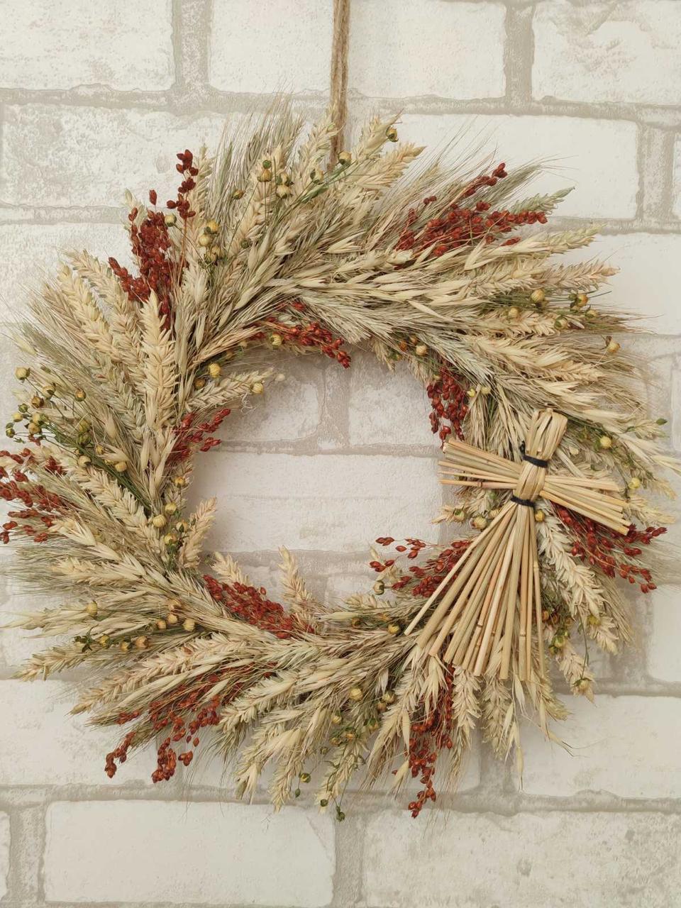 Вінок з натуральних сухоцвітів , вінок оберег на двері з ангелом із соломи, фото 1