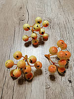 Декоративные ягоды калины, цвет желтый