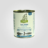 Консервированный корм ISEGRIM Salmon для собак, Лосось с пшеном и черникой, 800 г