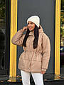 Женская зимняя куртка бежевого цвета